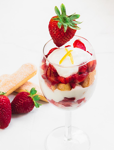 No-bake strawberry cheesecake parfait