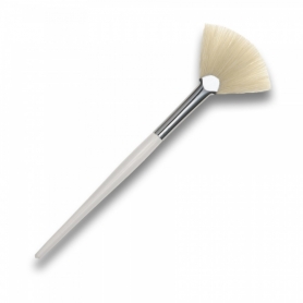 P I Canada Fan Brush White 26080