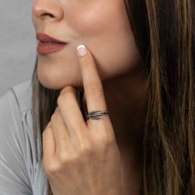 Adjustable Bird Claw Ring on Model