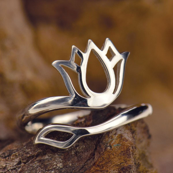 Lotus flower engagement rings | CustomMade.com