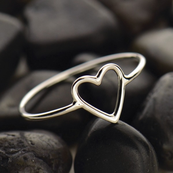 Diamond Essence heart shape classic stone set in Platinum Plated Sterling  Silver, four prongs setting. 1 ct.t.w.(Also available in 14K Solid White  Gold, Item#WRD104)