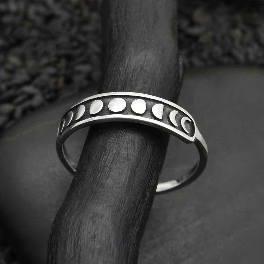 The Brave Ring: A Symbol of Courage and Strength in Jewelry