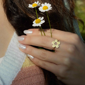 Bronze Flat Plate Daisy Ring on model hand