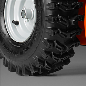 <strong><u>X-trac, heavy-tread tires</u></strong><br/>X-trac, heavy-tread tires for extra good traction.