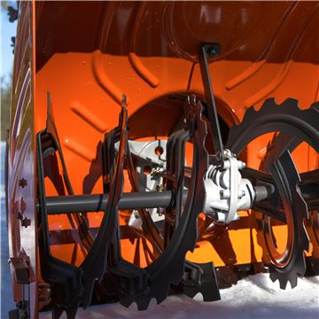 <strong><u>Heavy-duty auger</u></strong><br/>The robust auger gives first-class results operating in frozen as well as in extremely wet snow.