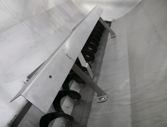 <strong><u>Inverted V</u></strong><br/>Baffle that attaches within the tub that helps to keep material off of the HELIXX system to help maximize flow of compacted materials.