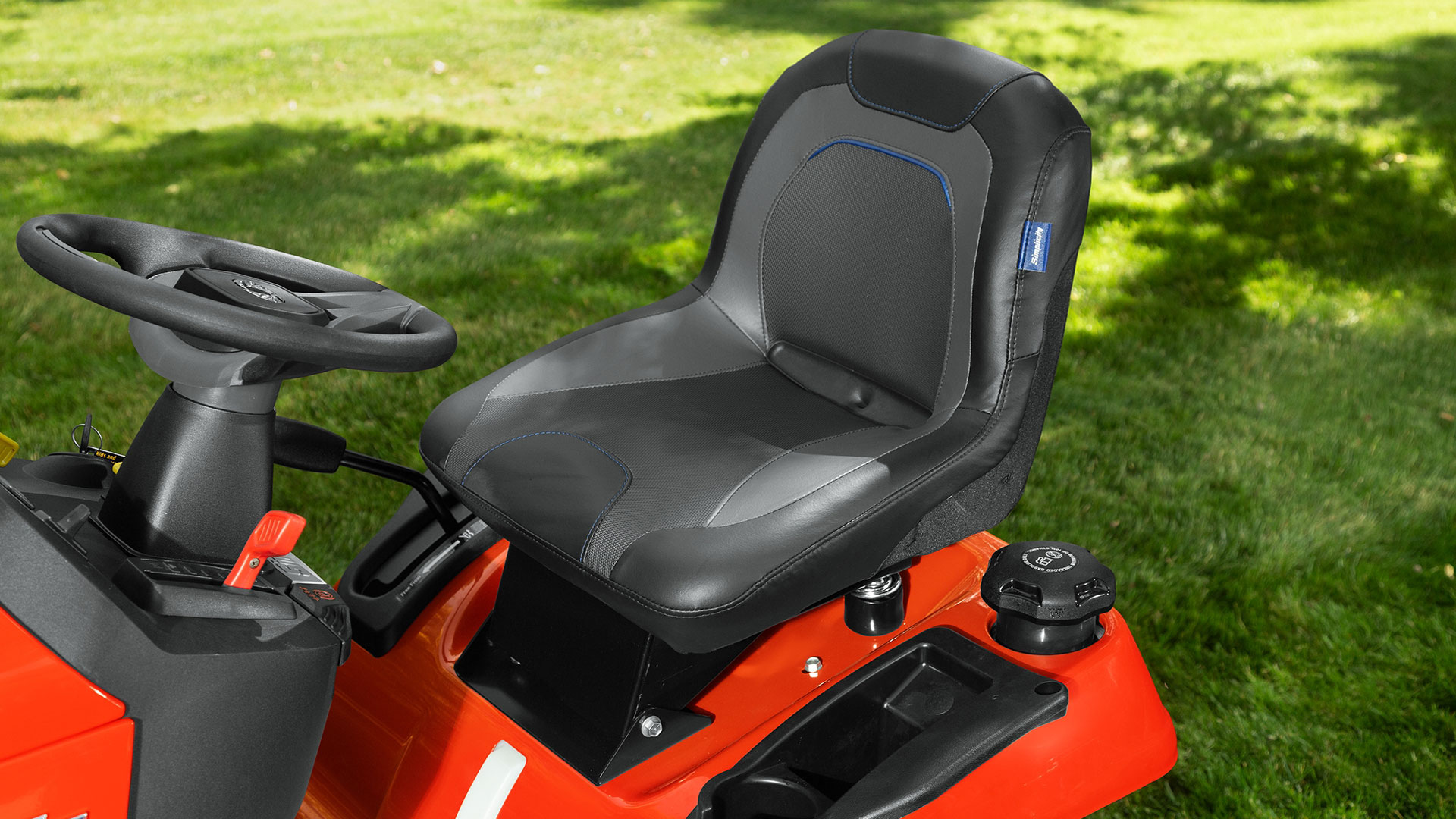 Simplicity Regent™ Lawn Tractor - CUT & SEW SEAT