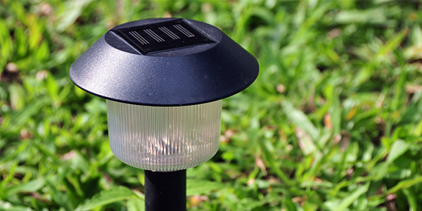 LAMPE SOLAIRE & DYNAMO CAO : la lampe imperméable sans pile.